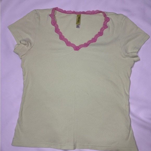 HUE Light Green Tee with Pink Lace Trim - Size M - Picture 1 of 6